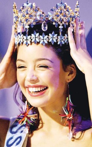 Azra Akın