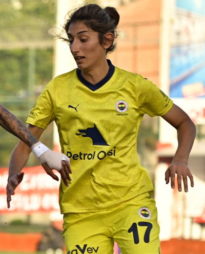 İpek Kaya