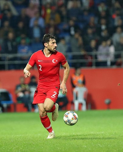 Şener Özbayraklı