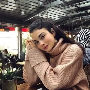 Özge Yağız