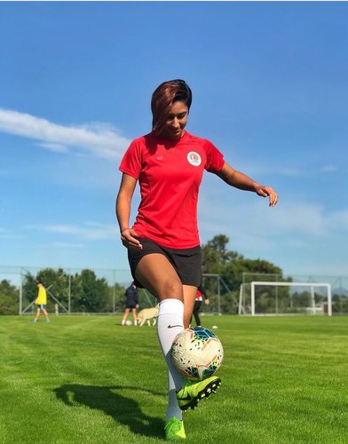 Esra Manya