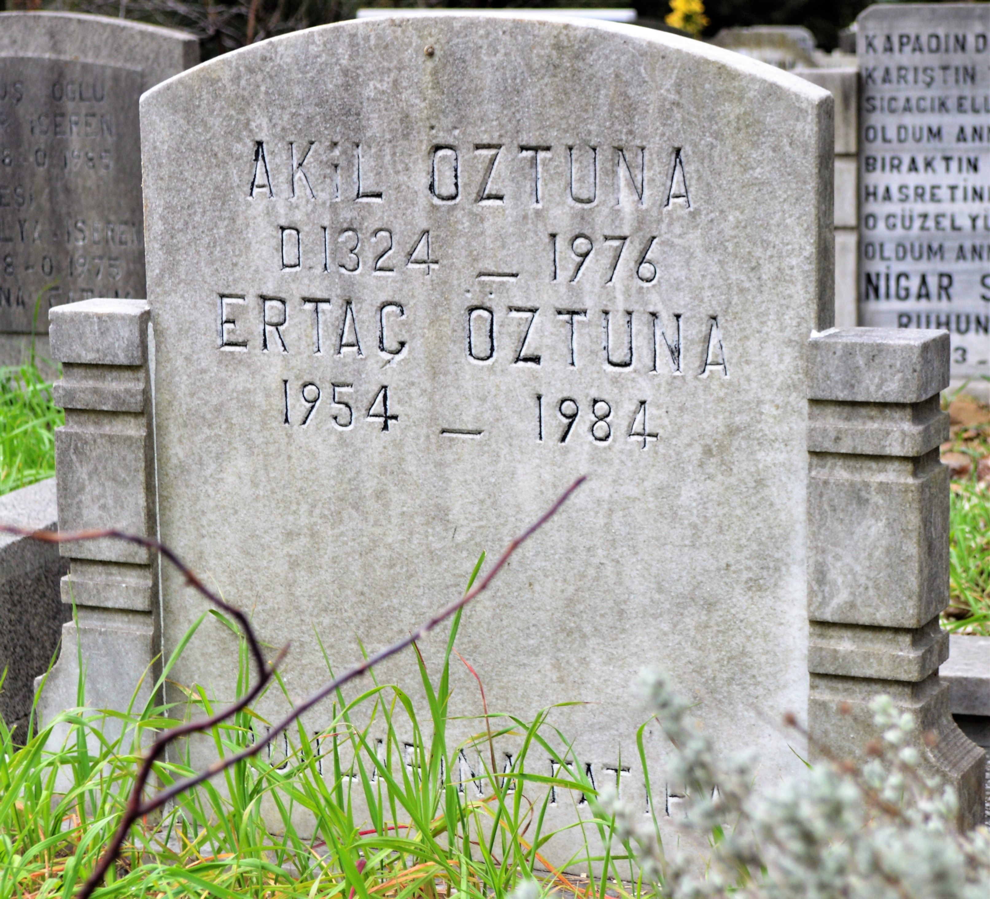 Akil Öztuna