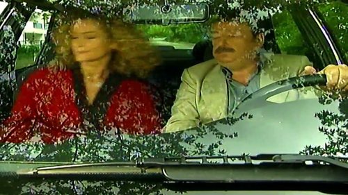 آثار على الشاطئ (Kumsaldaki İzler)