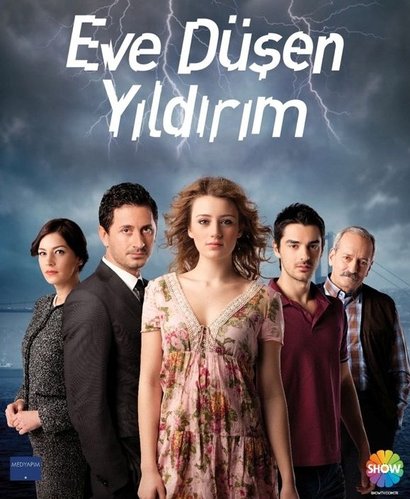 Ein Blitz schlug in das Haus ein. (Eve düşen Yıldırım)
