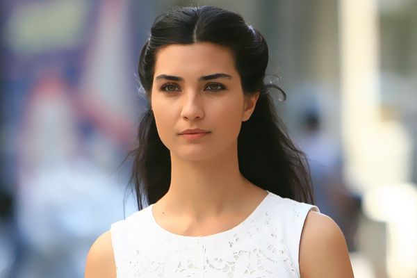 Cesur ve Güzel Sühan (Tuba Büyüküstün) Kimdir?