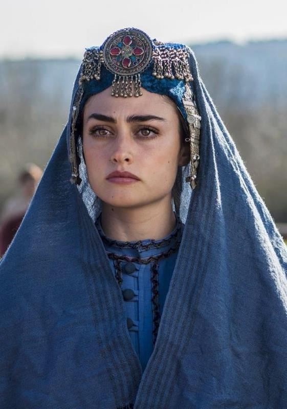 Diriliş Ertuğrul Halime Hatun (Esra Bilgiç) Biyografi