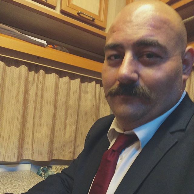 Poyraz Karayel Taş Kafa'nın (Cem Cücenoğlu) Göz Rengi Nedir?