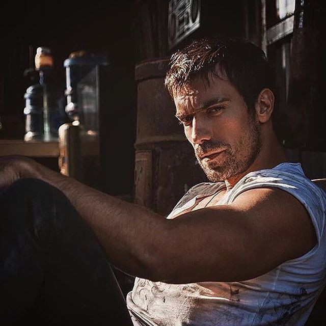 Siyah Beyaz Aşk Dizisi Ferhat (İbrahim Çelikkol) Kaç Yaşında?