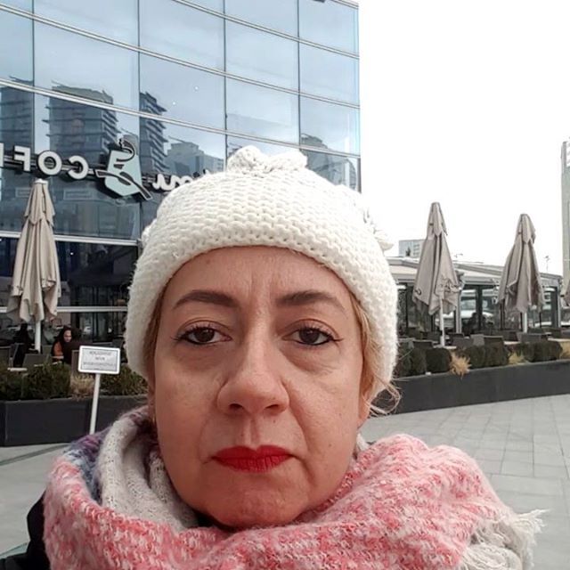 Hayati ve Diğerleri Dizisi Bedriye'nin (Özlem Çakar Yalçınkaya) Göz Rengi Nedir?